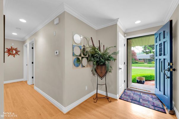 Interior, Recessed Lighting, Wood Texture Flooring