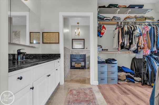 Interior, Pendant Lights, Walk-in Closets, Wood Texture Flooring