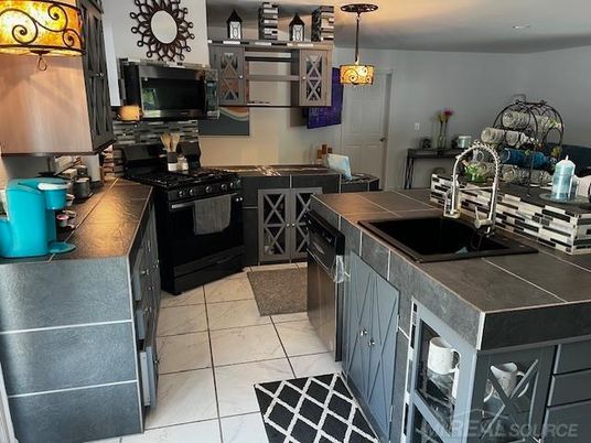 Interior, Kitchen, Pendant Lights, Tile Countertops