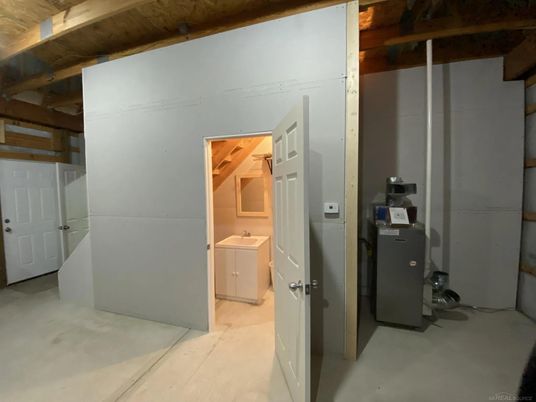 Interior, Washer, Wooden Beams