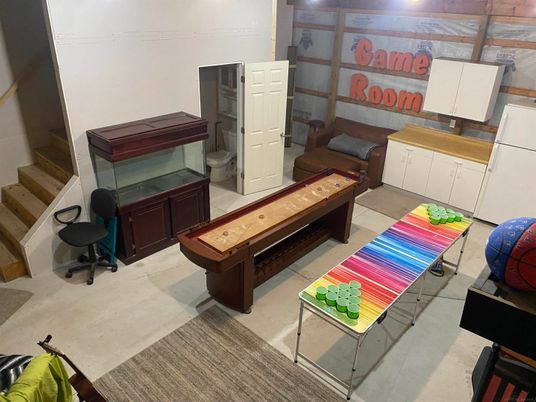 Game Room, Interior