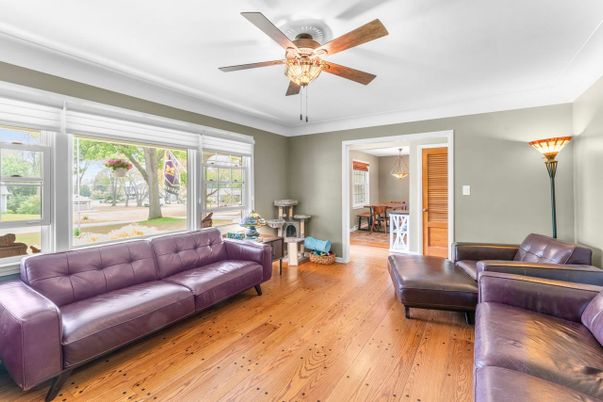 Interior, Living room, Pendant Lights, Wood Texture Flooring