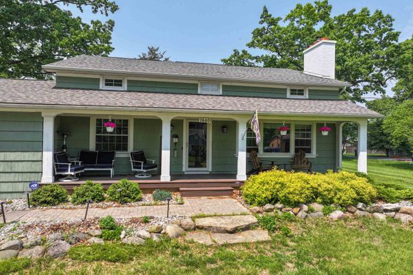 Exterior, Facade, American Foursquare