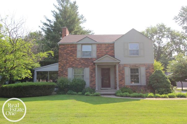 Exterior, Facade, Brick Facade, Georgian