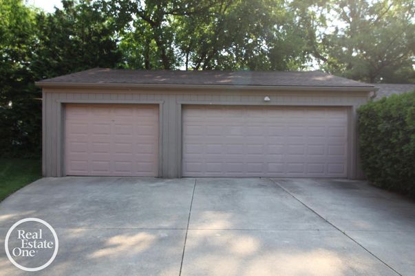 Detached Garage, Exterior