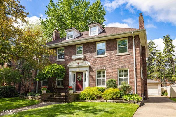 Detached Garage, Exterior, Facade, Brick Facade, Georgian