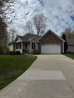 Attached, Exterior, Facade, Ranch