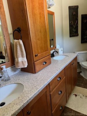 Bathroom, Dual Sink Vanities, Interior