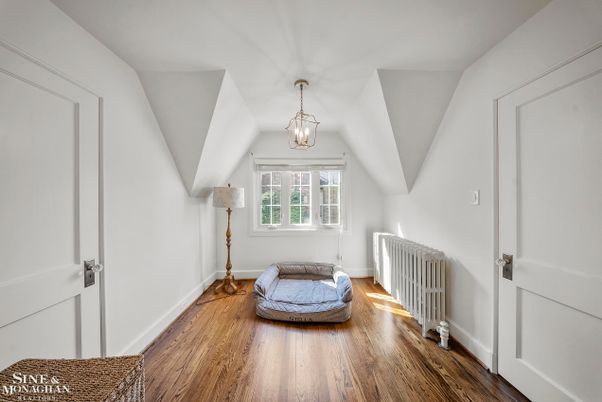 Interior, Pendant Lights, Wood Texture Flooring