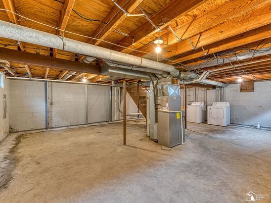 Interior, Washer, Wooden Beams, Wooden Ceilings