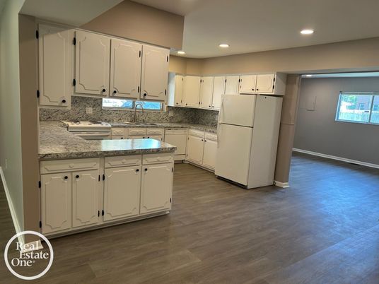 Interior, Kitchen, Recessed Lighting, Wood Texture Flooring