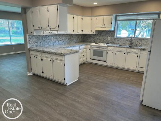 Interior, Kitchen, Recessed Lighting, Wood Texture Flooring