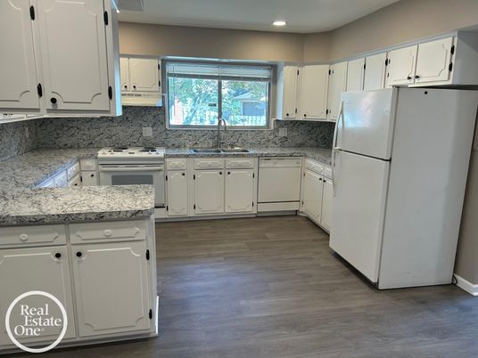Interior, Kitchen, Recessed Lighting, Wood Texture Flooring