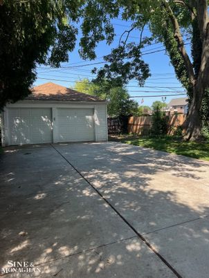 Detached Garage, Exterior