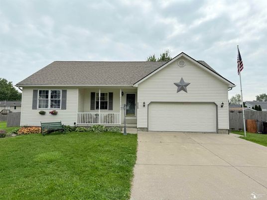 Attached, Exterior, Facade, Ranch
