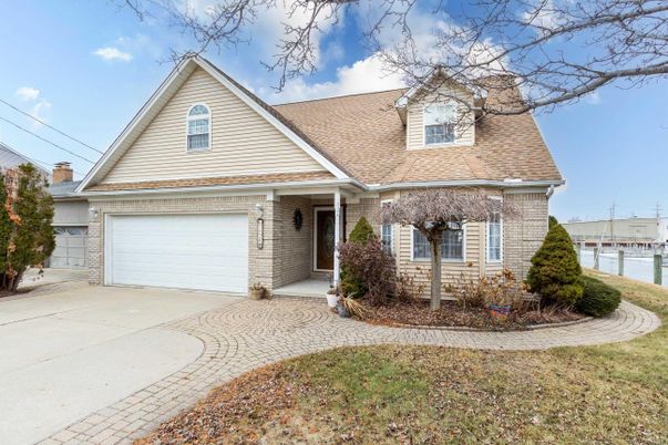 Attached, Exterior, Facade, Brick Facade, Ranch