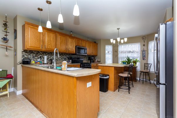 Chandelier, Interior, Kitchen, Pendant Lights, Tile Countertops