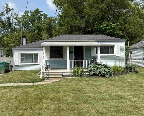Backyard, Exterior, Facade, Ranch