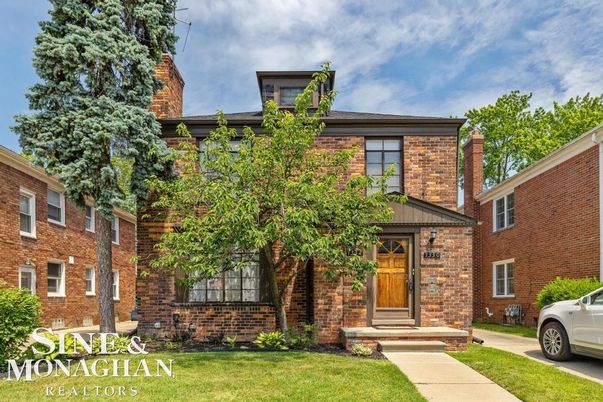 Exterior, Facade, Brick Facade, Rowhouse