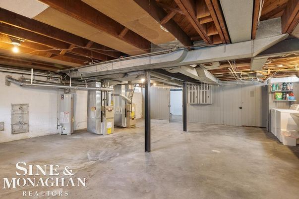 Interior, Washer, Wooden Beams