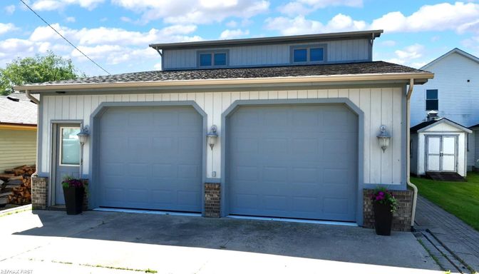 Detached Garage, Exterior