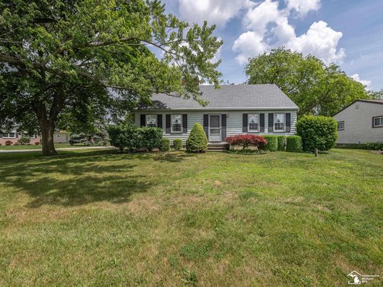 Backyard, Exterior, Facade, Cape Cod