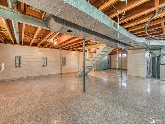 Empty room, Interior, Wooden Beams, Wooden Ceilings