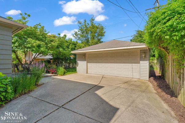 Detached Garage, Exterior