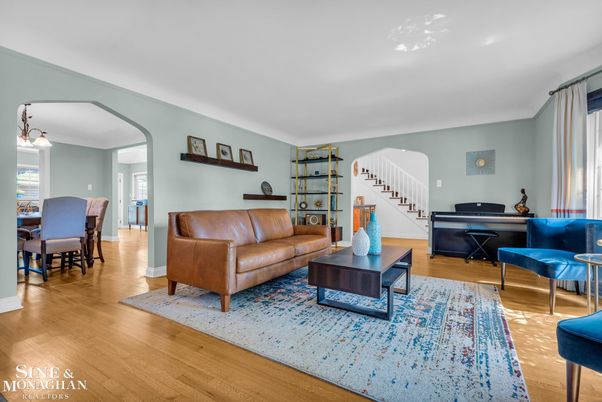 Dining room, Interior, Living room, Pendant Lights, Piano, Wood Texture Flooring