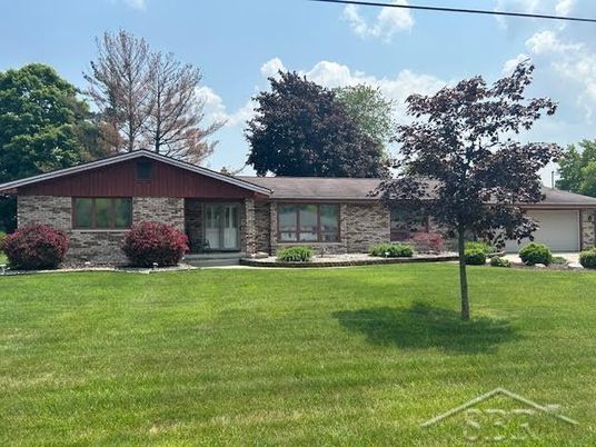 Attached, Backyard, Exterior, Facade, Brick Facade, Ranch