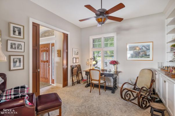 Home Office, Interior