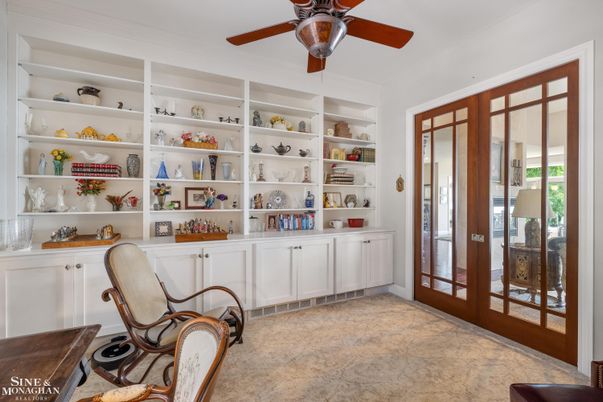 Home Office, Interior