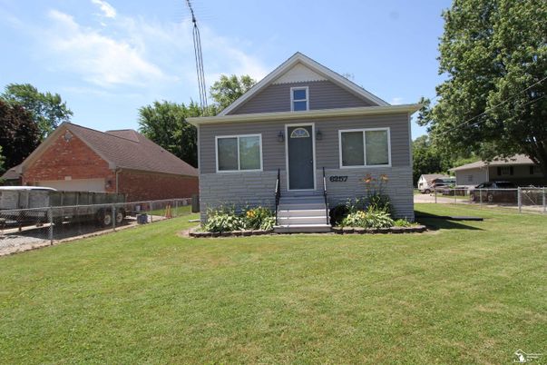 Backyard, Exterior, Facade, Queen Anne Victorian