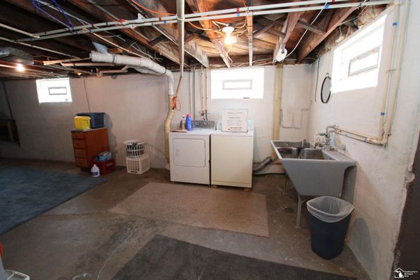 Interior, Washer, Wooden Beams
