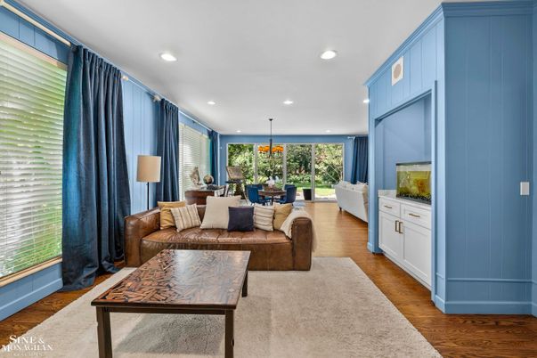 Dining room, Interior, Living room, Pendant Lights, Recessed Lighting, Wood Texture Flooring