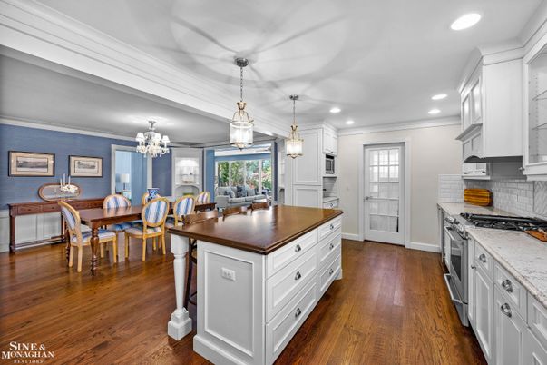 Chandelier, Dining room, Interior, Kitchen, Pendant Lights, Recessed Lighting, Wood Texture Flooring