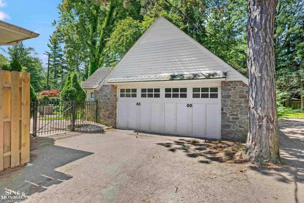 Detached Garage, Exterior