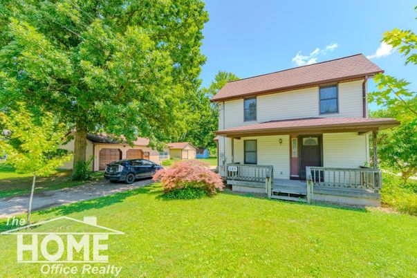Backyard, Exterior, Facade, American Foursquare