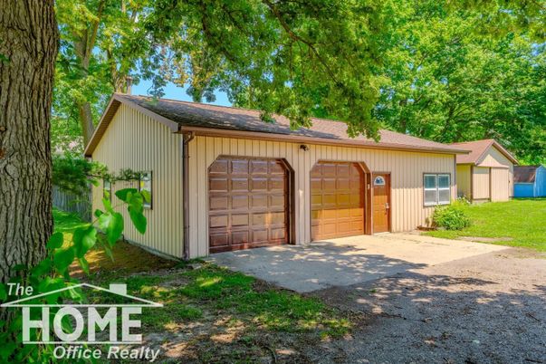 Detached Garage, Exterior