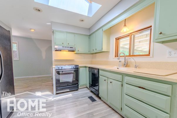 Glass Ceilings, Interior, Kitchen, Recessed Lighting, Wood Texture Flooring