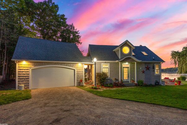Attached, Exterior, Facade, Cape Cod
