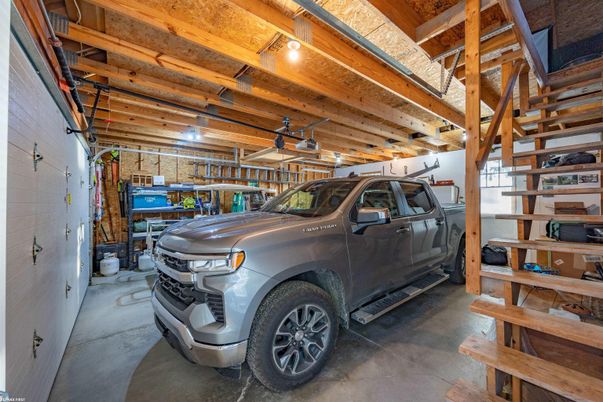 Garage, Interior, Wooden Beams