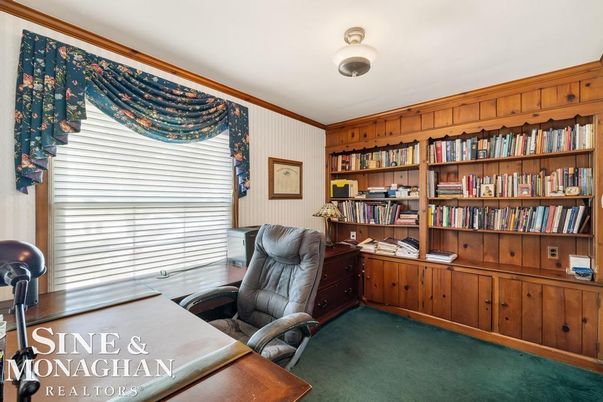Home Office, Interior