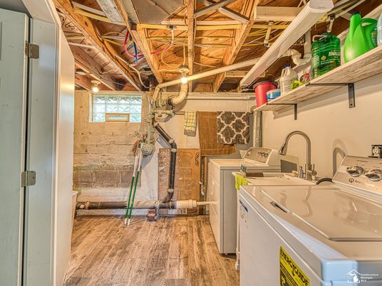 Interior, Washer, Wood Texture Flooring