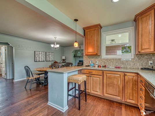 Chandelier, Dining room, Interior, Kitchen, Pendant Lights, Recessed Lighting, Wood Texture Flooring