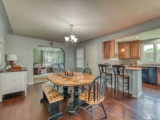 Chandelier, Dining room, Interior, Kitchen, Pendant Lights, Recessed Lighting, Wood Texture Flooring