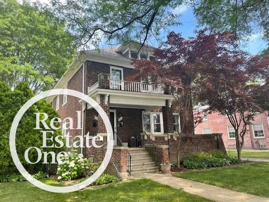 Exterior, Facade, Brick Facade, American Foursquare