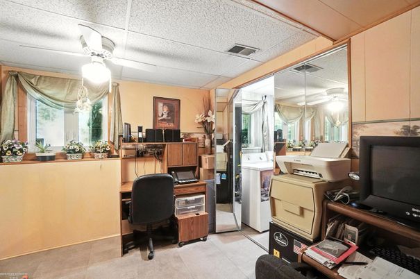 Home Office, Interior