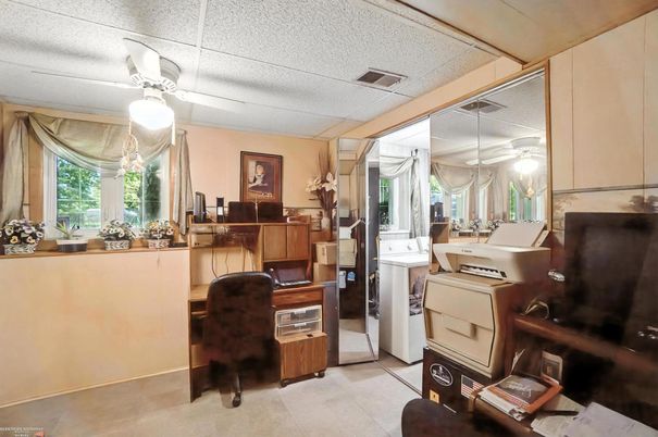 Home Office, Interior