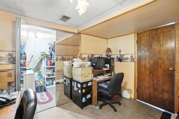 Home Office, Interior